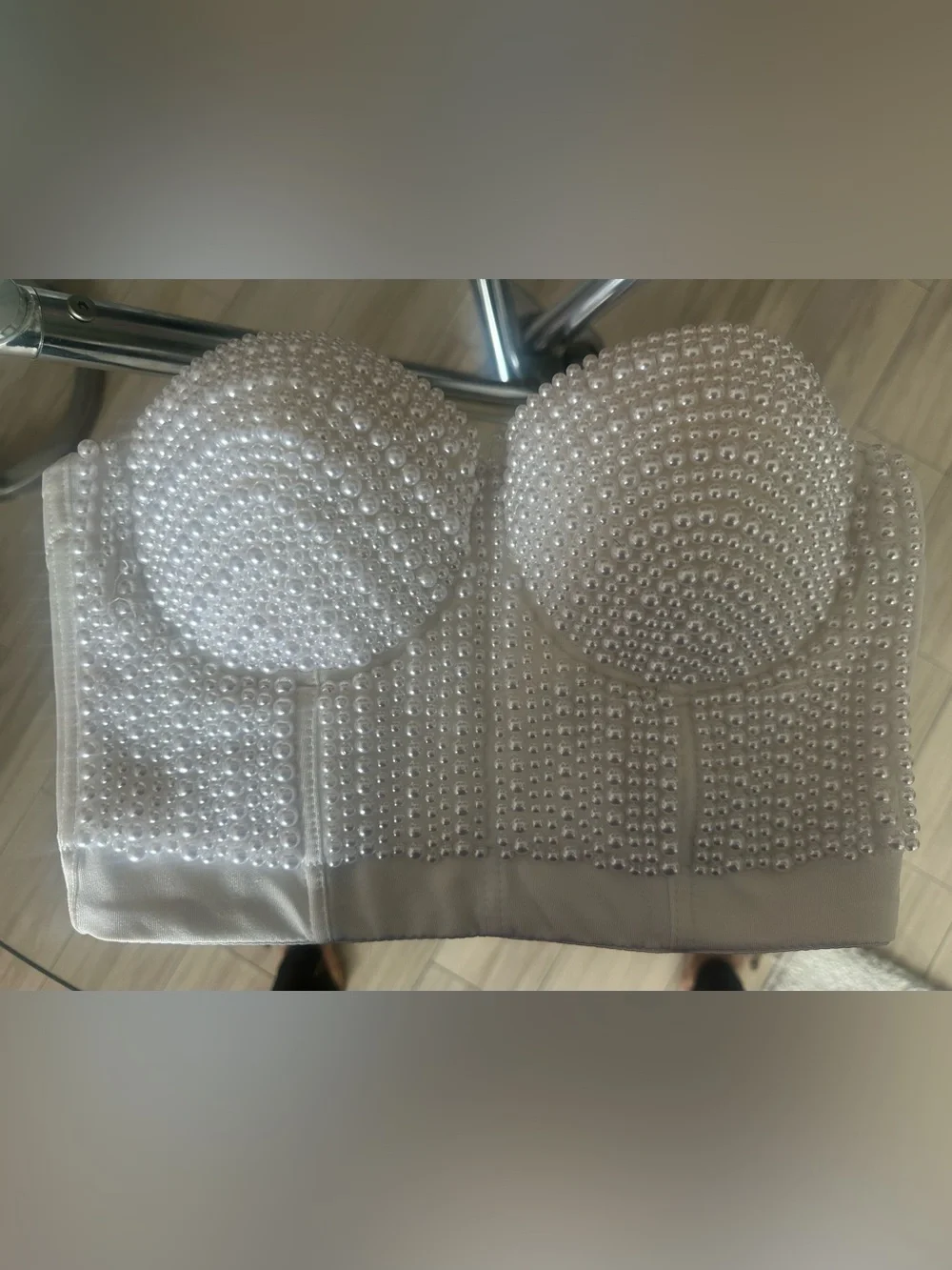 Pearl-Embellished White Strapless Bustier Hair Accessory